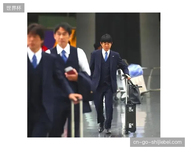 日本队两大核心边锋状态低迷，主教练森保一的世界杯攻击线面临重组挑战